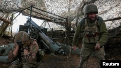Артилеристи 152-ї Окремої єгерської бригади ведуть вогонь із самохідної гаубиці М114 поблизу Покровська, жовтень 2025 року