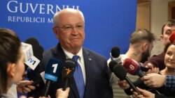 Premierul Alexandru Munteanu, vorbindu-le jurnaliștilor la Casa Guvernului din Chișinău, înaintea primei ședințe a cabinetului său, pe 5 noiembrie 2025