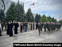 Preoți ai mitropoliei Basarabiei, la ceremonia de detașare a celui de-al 21-lea contingent de pacificatori moldoveni în Kosovo