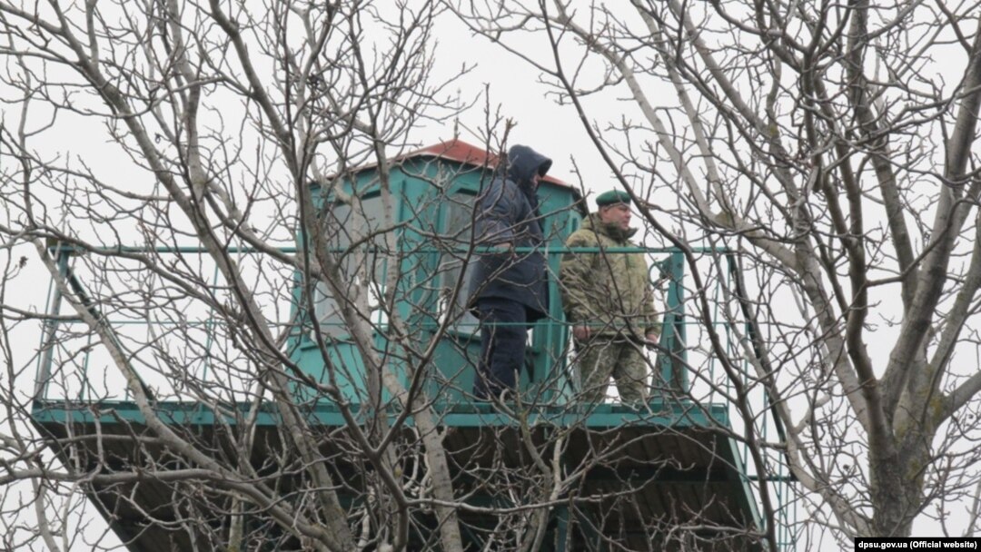 Oficialii de la Kiev au anunțat că Ucraina înăspreşte controlul la frontiera cu Transnistria, unde armata ucraineană a început să ridice o reţea de fortificaţii.