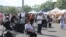 Відвідувачі дивляться концерт під час святкування Дня вишиванки<br>
