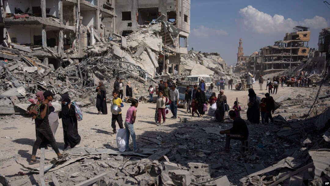 Palestinienii au început să se întoarcă în orașul Khan Younis după retragerea trupelor israeliene.