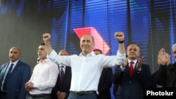 Экс-президент Армении Роберт Кочарян на митинге сторонников блока «Армения»
