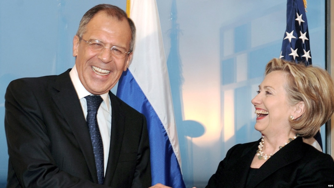 Jurnalist kameraları qarşısında Klinton və Lavrov qırmızı «reset» düyməsini basdılar