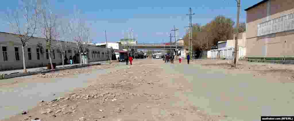 Bu, öň gyzgalaňly söwda ýeridi.