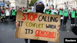 Mii de demonstranți pro-palestinieni cer la Londra încetarea focului în Gaza și oferirea de ajutoare umanitare suficiente.