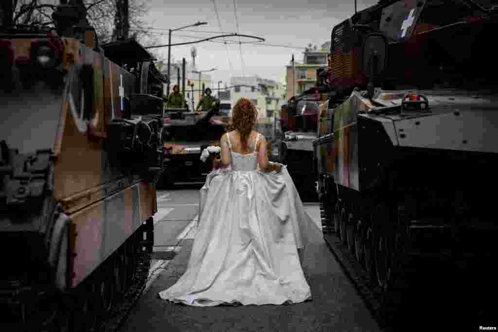 Fotografisanje mlade povodom Dana nezavisnosti Grčke u Atini, 25. marta.