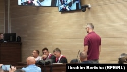 Srpski zvaničnik Igor Popović u Osnovnom sudu u Prištini 8. avgusta 2025. godine.