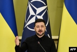 Президент України Володимир Зеленський під час пресконференції з Генсекретарем НАТО після їхньої зустрічі в Києві 3 лютого 2026 року