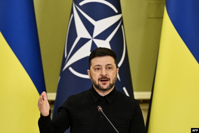 Президент України Володимир Зеленський під час пресконференції з Генсекретарем НАТО після їхньої зустрічі в Києві 3 лютого 2026 року