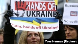 Акція протесту в столиці Бельгії проти агресії Росії щодо України. Брюссель, 3 березня 2014 року