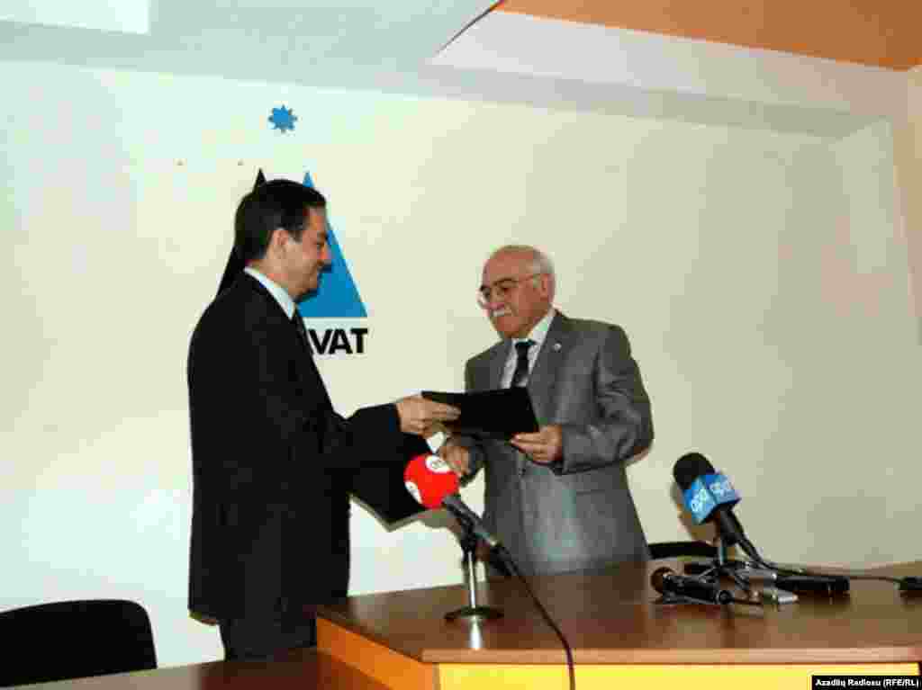 6 sentyabr - AXCP və Musavat partiyaları parlament seçkisində blok kimi iştirak etməyə razılaşdılar. 