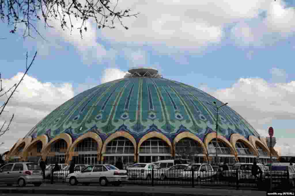 Uzbekistan - spring in Tashkent, Chorsu bazaar