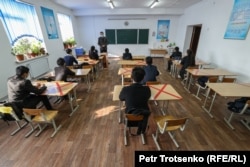 Урок казахского языка в сельской школе. Село Масанчи, Жамбылская область. 2 февраля 2021 года.