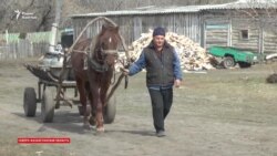 Село на границе с Россией: без питьевой воды, с российской мобильной связью и рублями