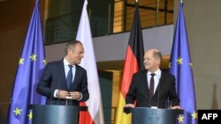Donald Tusk și Olaf Scholz au discutat despre apărarea comună în fața amenințărilor Rusiei la Berlin, pe 12 februarie.