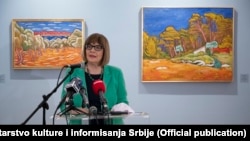 Maja Gojković, potpredsednica Vlade Srbije i ministarka kulture i informisanja je pre tri dana predala zahtev Agenciji za licenciranje stečajnih upravnika da se hitno obustavi prodaja umetničkih dela stečajnog dužnika "Jugoeksporta", ali je Agencija taj zahtev odbila.