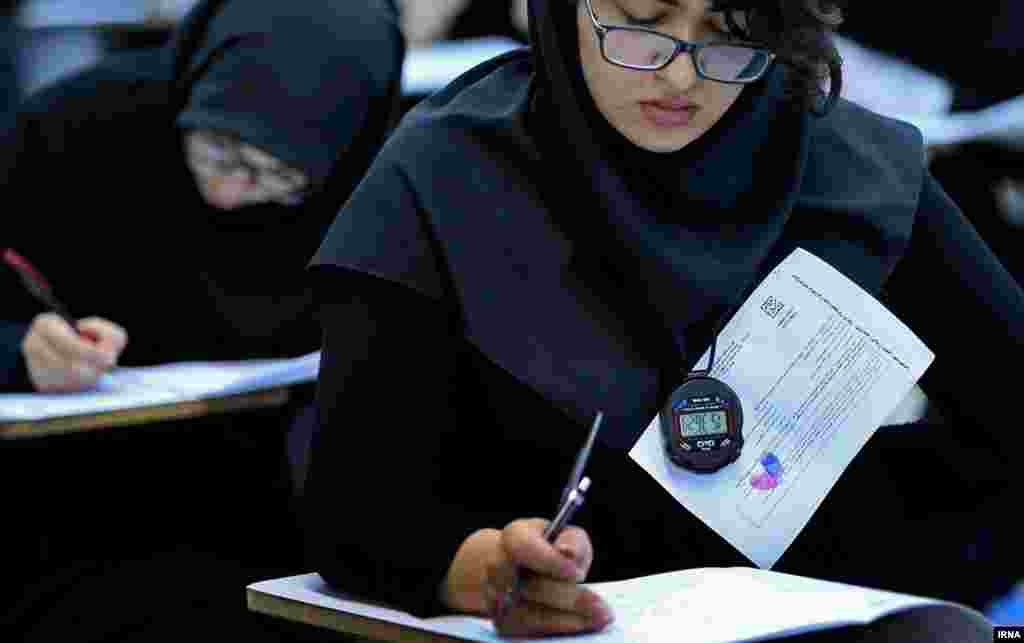 برای یک کنکوری، همیشه زود دیر میشود. عکس از ایرنا