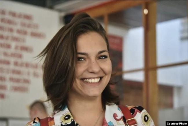 Ella Lubiq.
