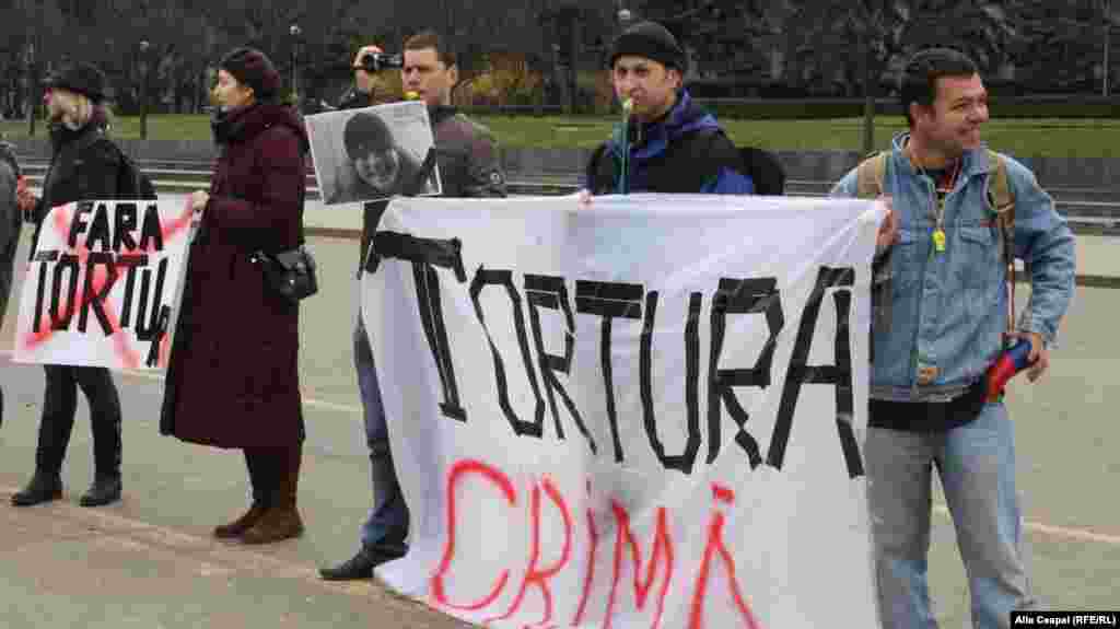 Protestul Asociației Hyde Park Association și al Centrului de Informare pentru Drepturile Omului la &icirc;mplinirea a 4 ani d ela evnimentele din aprilie 2009 de la Chișinău.