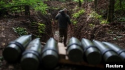 Український військовий бригади Національної гвардії «Хартія» на позиції поблизу лінії фронту, Харківщина, липень 2025 року