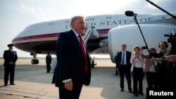 Президент США Дональд Трамп сідає в літак Air Force One, 1 липня 2026 року