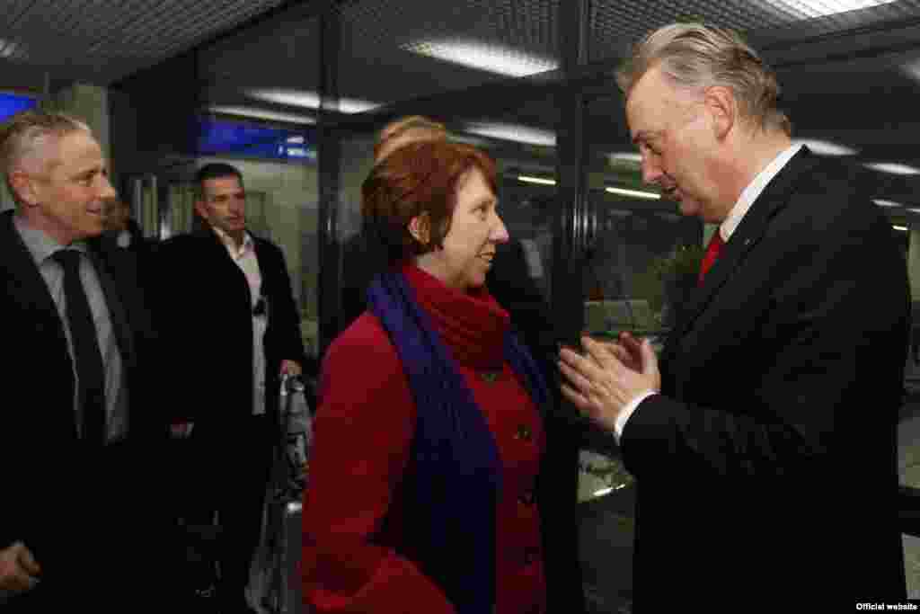  Catherine Ashton po dolasku u Sarajevo i Zlatko Lagumdžija, 29. oktobar 2012. foto: Ministarstvo vanjskih poslova BiH