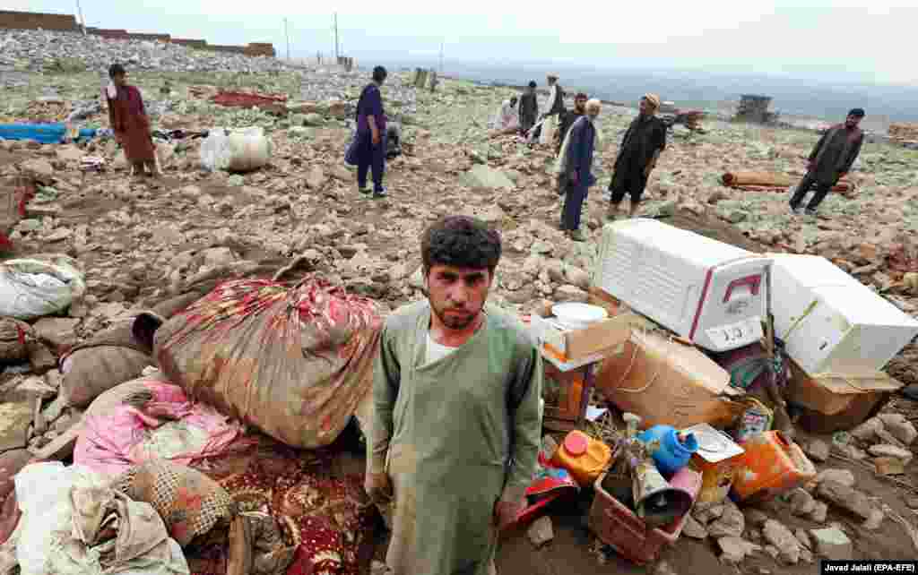 An Afghan man tries to salvage his belongings in Charikar on August 26.