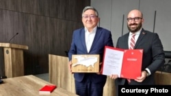 Абдыбай Жайлообаев жана Андрес Мюллер кол коюу иш-чарасында