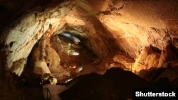В недрах Чатыр-Дага: величие Мраморной пещеры в Крыму (фотогалерея)