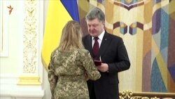 В преддверии 8 марта Петр Порошенко наградил выдающихся женщин (видео)