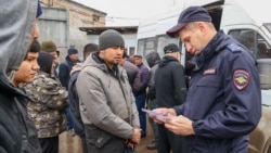 Бино ба омори расмӣ, шаҳрвандони Тоҷикистон аз ҳама бештар барои кору зиндагӣ ба Русия мераванд. Акс аз моҳи марти соли 2026. Шаҳри Волгоград, Русия