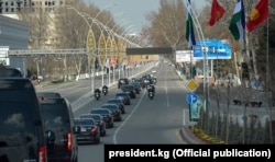 Кортеж президента Кыргызстана Садыра Жапарова во время его визита в Ташкент в марте 2021 года