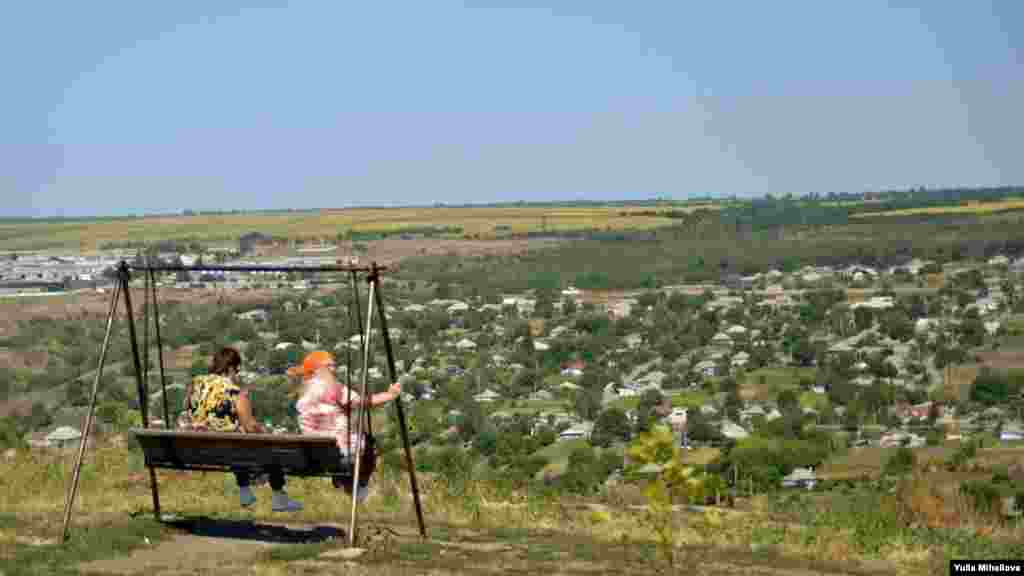 La Nistru, la mărgioară... Satul Ţâpova, raionul Rezina