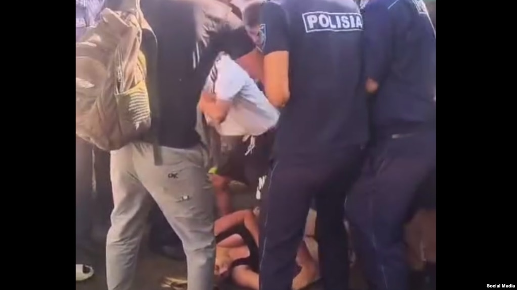 Попытка принудительного переселения воспитанников детского дома в Алматы. 21 июля 2025 года. Видео из соцсетей