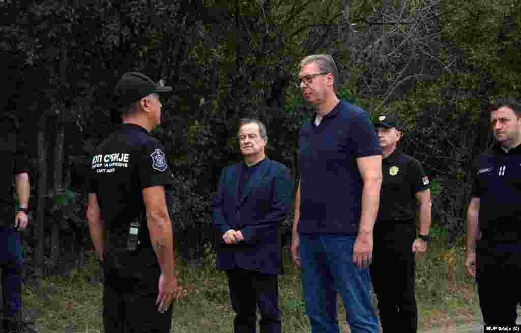 Izgoreno područje Deliblatske peščare posjetili su i predsjednik Srbije Aleksandar Vučić i ministar unutrašnjih poslova Ivica Dačić.
