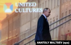 Президент Росії Володимир Путін після виступу на 12-му Санкт-Петербурзькому міжнародному форумі об’єднаних культур, 25 вересня 2026 року