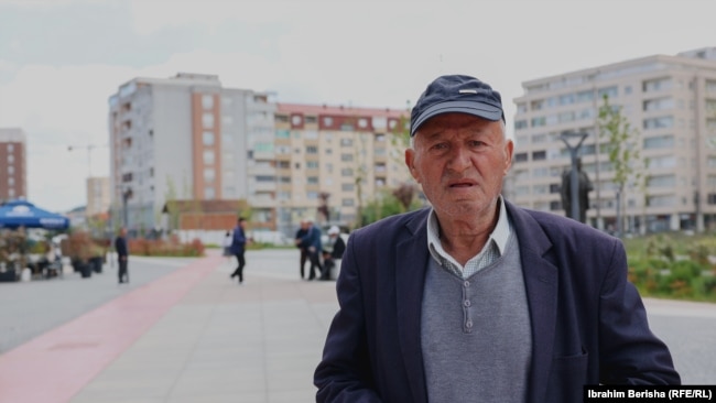 Shyqyri Hoxha, banor i Drenasit.