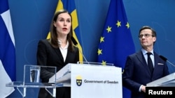 Finnish Prime Minister Sanna Marin (left) and Swedish Prime Minister Ulf Kristersson hold a joint news conference at the government headquarters in Stockholm on February 2.