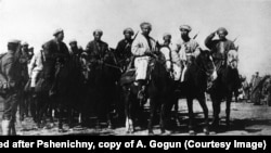 Басмачыларга каршы турган советтик ыктыярчылар тобу. 1920-жылдар, Орто Азия.