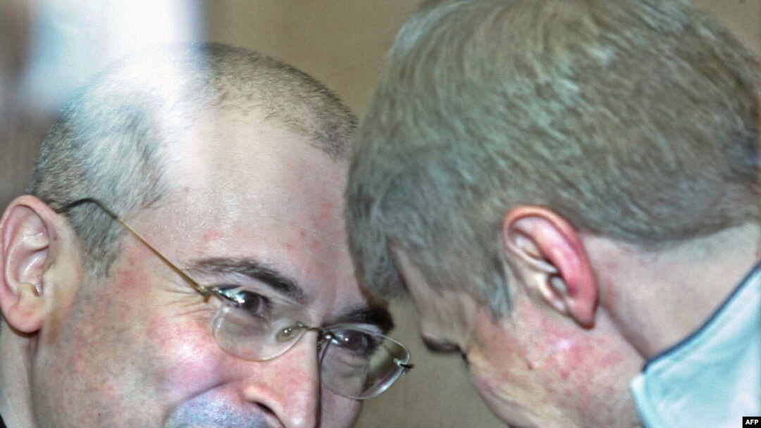 Михаил Ходорковский и Платон Лебедев в зале суда