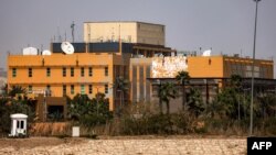 Посольство США в Багдаді раніше заявило, що іракське «терористичне ополчення», яке воно звинуватило у зв’язках з Іраном, здійснило численні атаки безпілотниками поблизу Багдадського центру дипломатичної підтримки і міжнародного аеропорту Багдаду