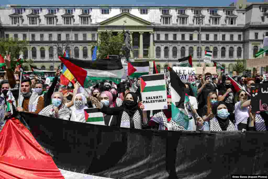 Палестинці та їхні прихильники протестують проти дій держави Ізраїль у Бухаресті із закликами &laquo;Врятуйте Газу&raquo;. Румунія, 15 травня 2021 року