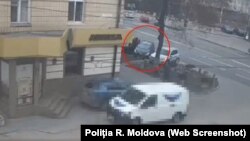 Poliția R. Moldova a postat un video cu momentul răpirii unui cetățean moldovean, în centrul Chișinăului, de către trei locuitori ai regiunii transnistrene. Captură de ecran