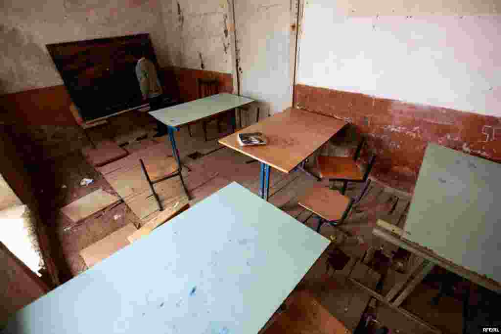 Ucqarlarda bəzi məktəblər #23