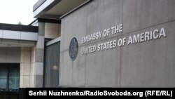 Дипломати кажуть, що американці в Україні «можуть стати військовими цілями для Росії»