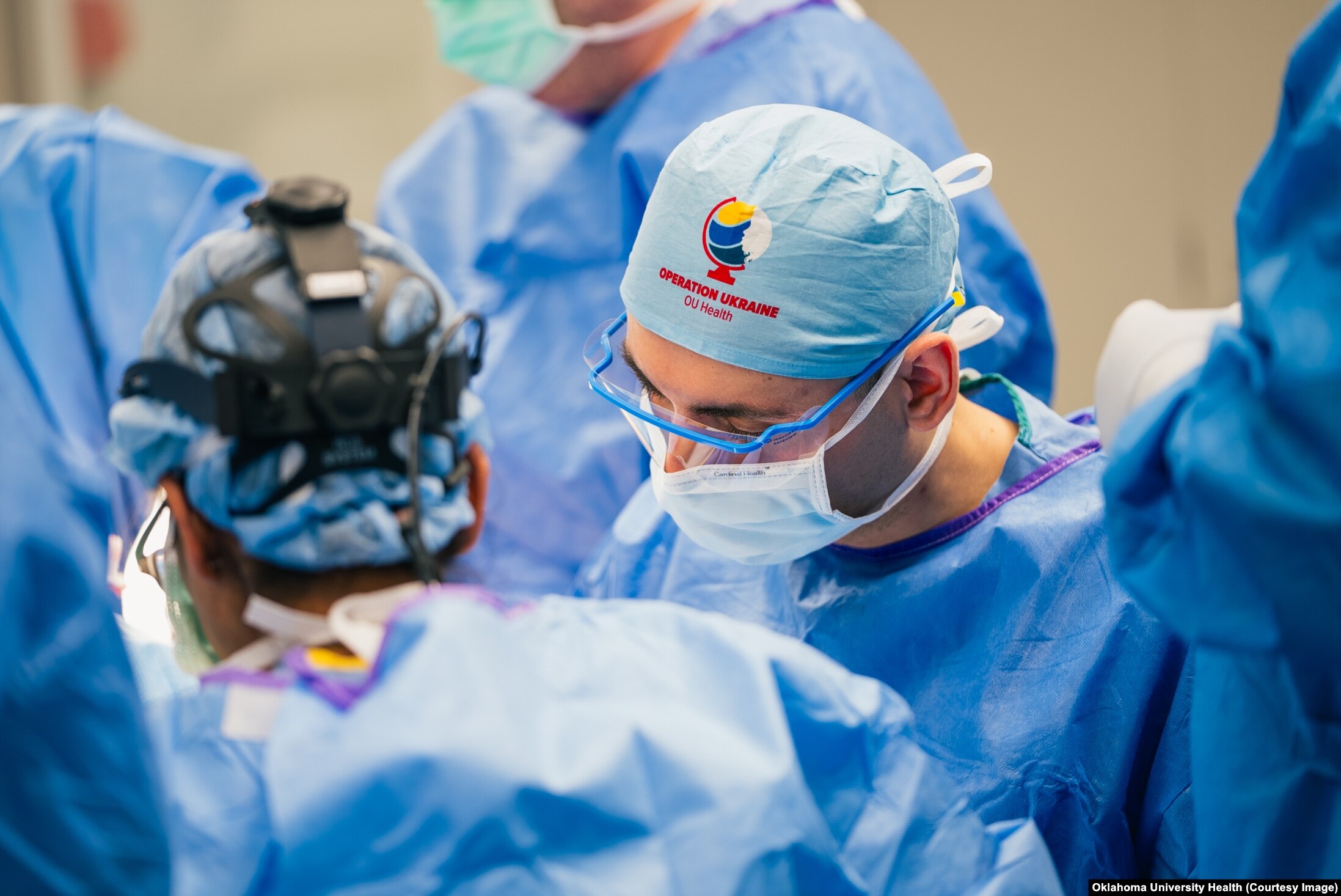 Kirurgët ukrainas që marrin pjesë në një program e Universitetit të Oklahomës (OU Health)