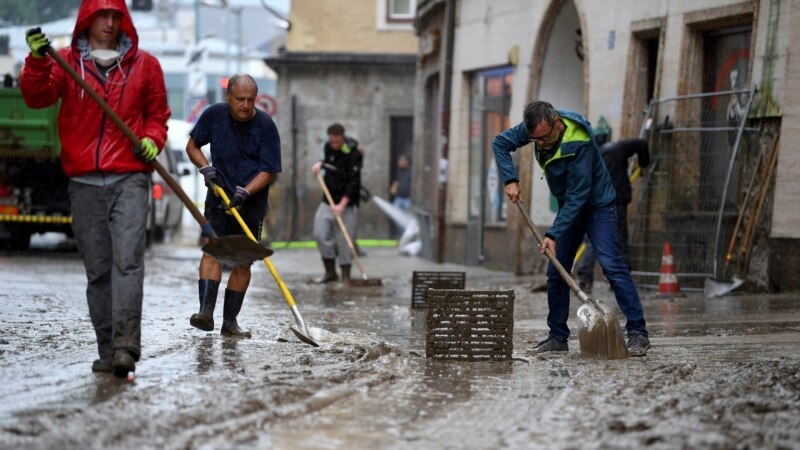 Čišćenje terena nakon poplava u Evropi