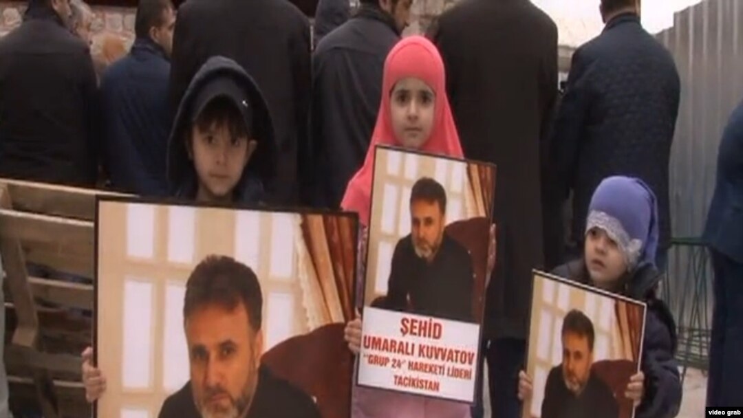 Истанбулда Умарали Қувватов ўлдирилганига нисбатан 9 март куниўтказилган норозилик акциясида тожик мухолифатчисининг фарзандлари ҳам иштирок этди.