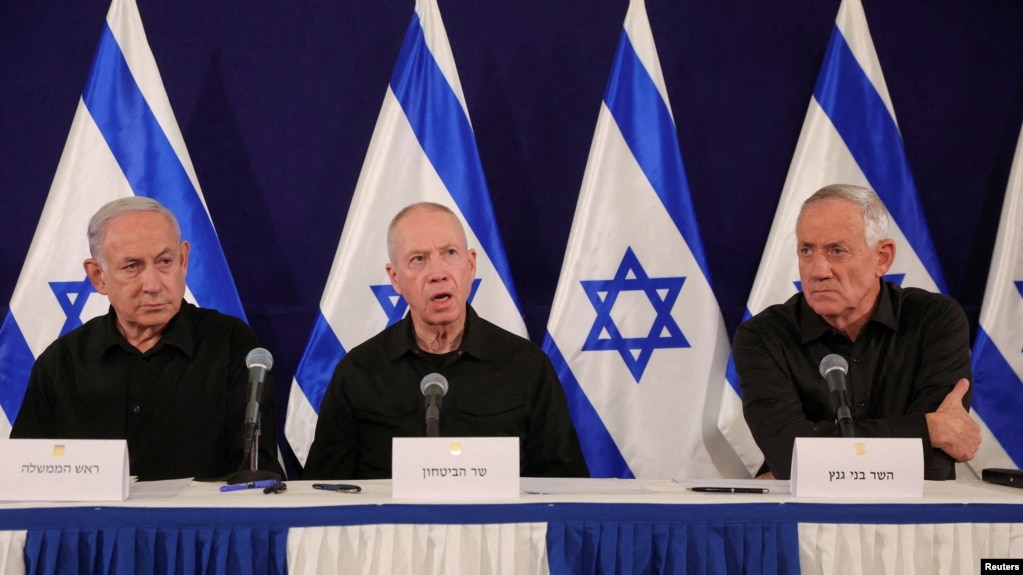 از چپ: بنیامین نتانیاهو، یوآو گالانت، بنی گانتس